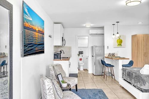 Large Studio Suite Close To Beach And Casino Db3 in Dania Beach, USA