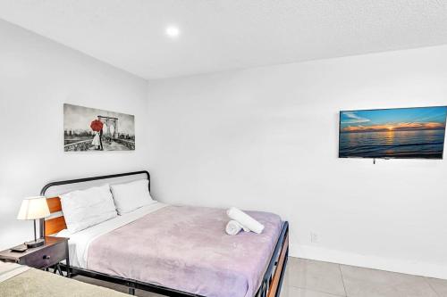 New 2 Bed Studio Close To Beach & Casino Ha04 in Hollywood, USA