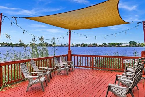 Beautiful Cozy Lakefront Homecasinoairportbeach