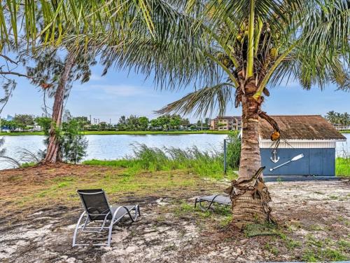 Charming 2br Lakefront Cottage In Davie Near Beach in Davie, USA