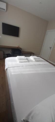 Double Room with Garden View image 4