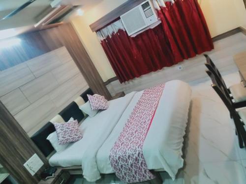 Deluxe Double Room image 2