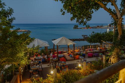 Pub/salon, Golden Coast Beach Hotel in Protaras