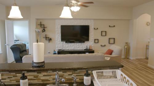 Cute room in Kyle 15 mins to Austin Door 2 in Kyle, USA