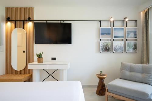 Double Room with Garden View  image 8