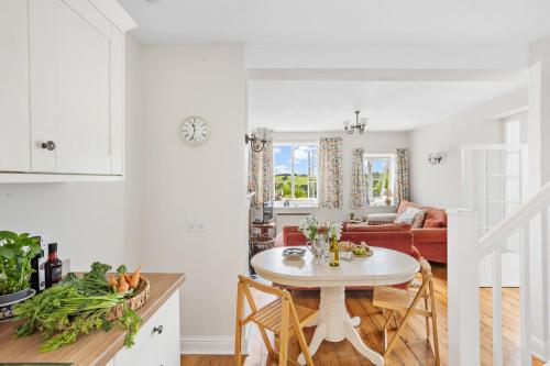 Hotelli välisilme, 1 Rock Cottage - Beautifully Presented Cottage for Four with Wood Burner in Dittisham