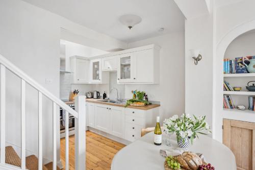 Hotelli välisilme, 1 Rock Cottage - Beautifully Presented Cottage for Four with Wood Burner in Dittisham