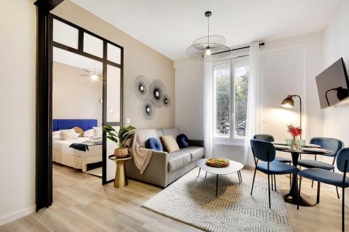 Charming 1-Bedroom Apartment in Vibrant - image 5