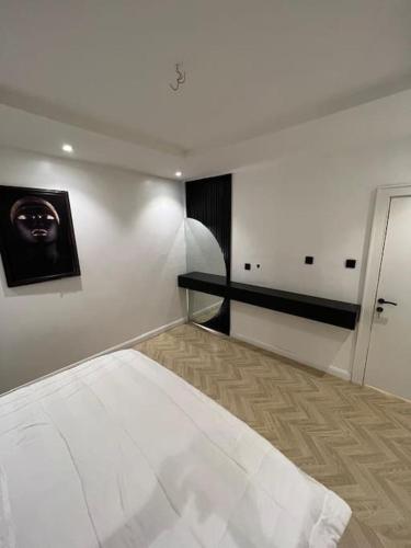 Unwind in the hot tub, Abuja (Foto 7)