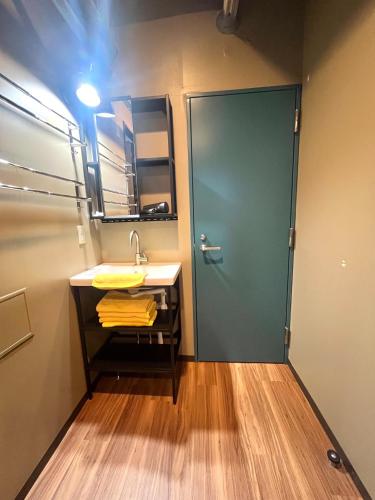 room detail thumbnail 2