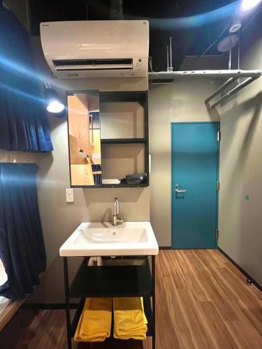 room detail thumbnail 2