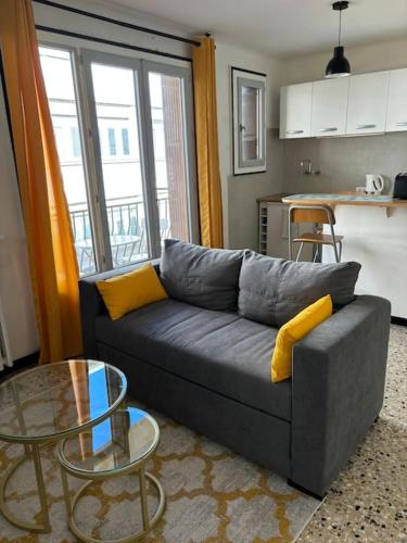 Studio climatisé - 3min à pied Gare Saint Charles - 15 min à pieds du Vieux port - Location saisonnière - Marseille