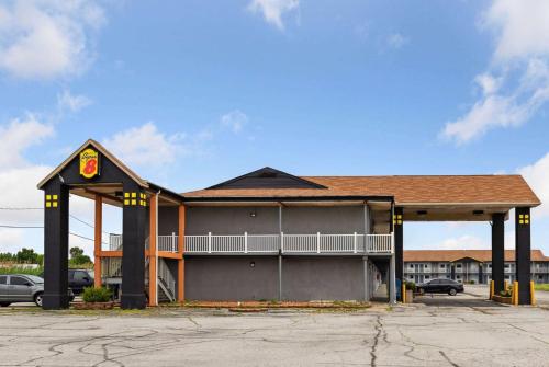 Super 8 by Wyndham Millbury/Toledo in Millbury, USA