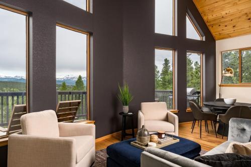Serene Retreat Amazing Views Hottub Sauna, Xbox in Black Hawk, USA