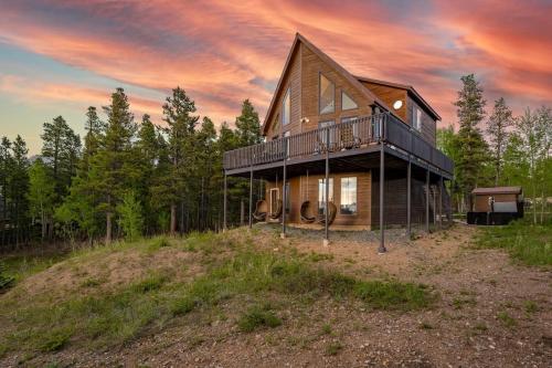 Serene Retreat Amazing Views Hottub Sauna, Xbox in Black Hawk, USA