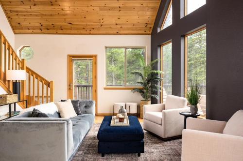 Serene Retreat Amazing Views Hottub Sauna, Xbox in Black Hawk, USA