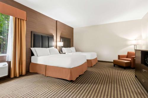 Queen Room with Two Queen Beds with Roll-In Shower - Mobility Accessible/Non-Smoking