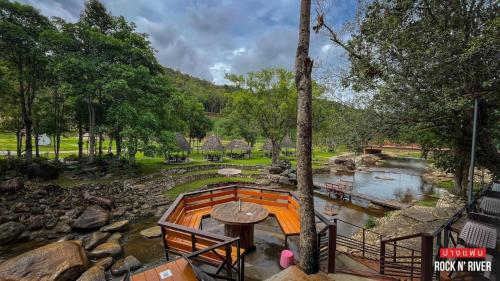 สภาพแวดล้อมโดยรอบ, ปางแฟน ร็อค แอนด์ ริเวอร์ รีสอร์ท (Pang fan Rock & River Resort) in ดอยสะเก็ด