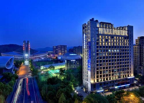Mehood Lestie, Hangzhou West Lake Huanglong Sports Center Flagship Store, Hangzhou