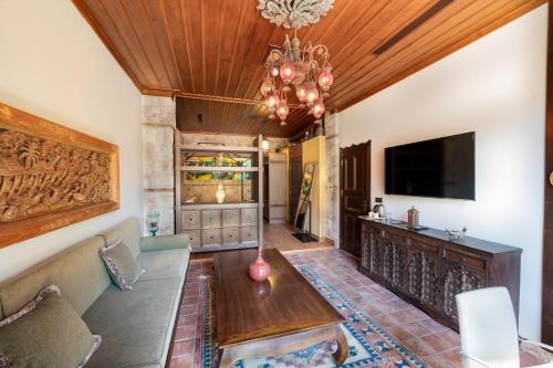Suite with Pool View image 5