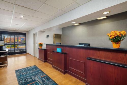 Hampton Inn Lexington South - image 13