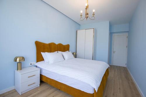 1 king bed, 1 sofa bed