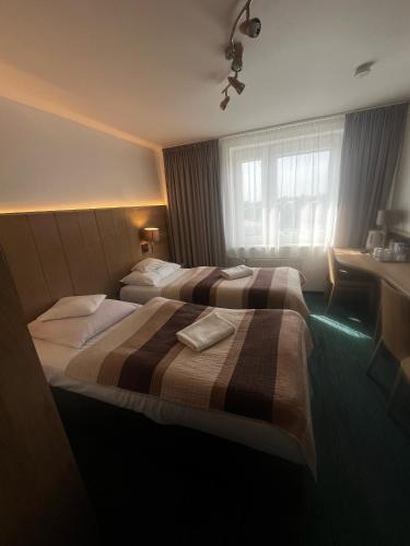 2 twin beds