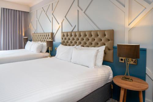 Family Room with Two Double Beds - Non-Smoking image 8