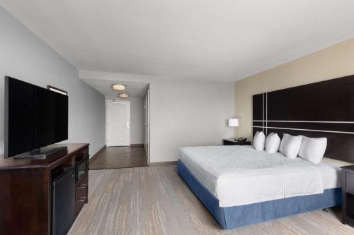 Hampton Inn & Suites Douglas - image 6