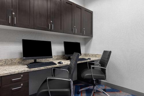 Hampton Inn & Suites Douglas - image 8