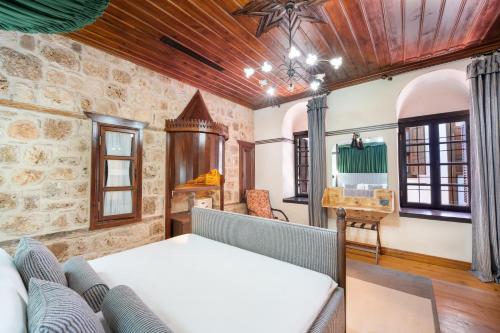 Deluxe Double Room image 6