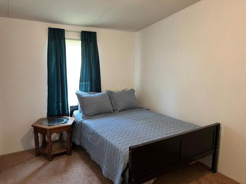 Travel Worker Between Housing 32 Lake View Mh in Liledoun, USA