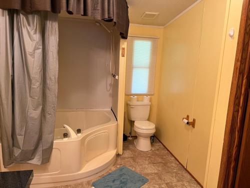 Travel Worker Between Housing 32 Lake View Mh in Liledoun, USA