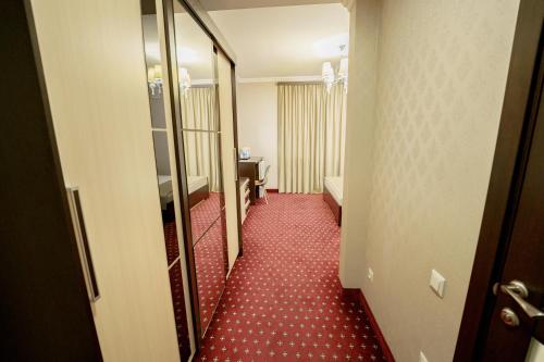 584386933 Welcome Inn Hotel