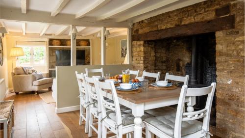 Thatch Cottage - image 4