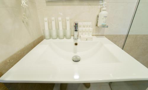 584391561 Welcome Inn Hotel