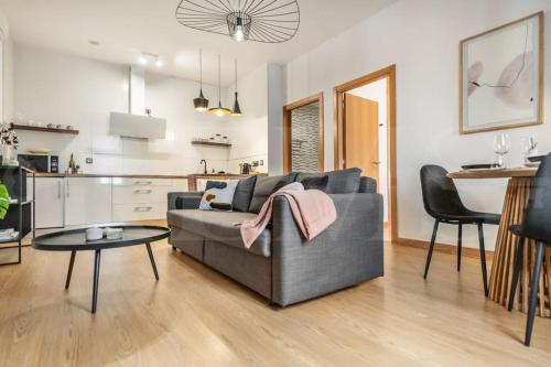 Comfortable apartment in the center by REMS 5