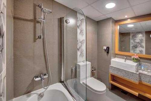 room detail thumbnail 2