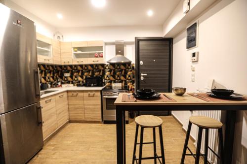 NEW COSY HOME GALATSI KYPSELI ATHENS heart!, Atény
