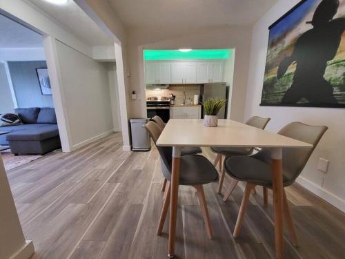 Newly Renovated Unit By The Football Hall Of Fame in Canton, USA