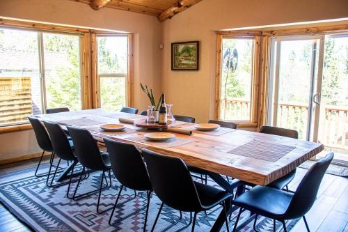 5 Star Family Cabinhot Tubpool Tableev Charger in Big Bear Lake, USA