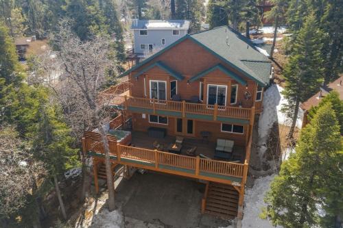 5 Star Family Cabinhot Tubpool Tableev Charger in Big Bear Lake, USA
