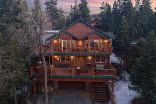5 Star Family Cabinhot Tubpool Tableev Charger in Big Bear Lake, USA