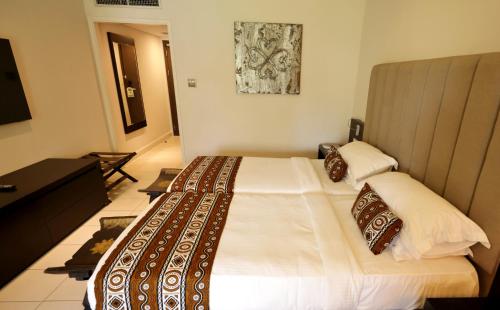 Superior Twin Room image 7