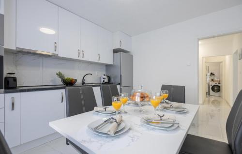 virtuve, Cozy Home In Sumet With Wifi in Šumet