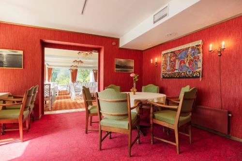 Olden Fjordhotel - image 12