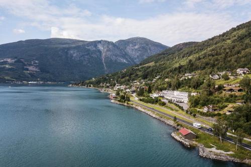 Olden Fjordhotel - image 13