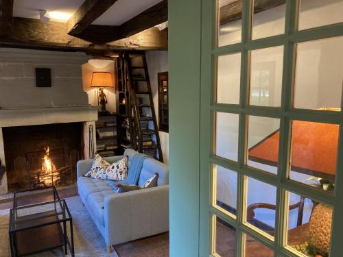 Shared lounge/TV area, Chaumiere de famille in Cormeilles