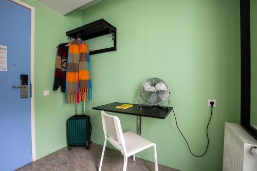 Standard Queen Room image 3