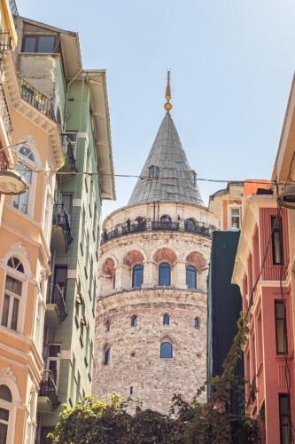 Warm Rustic Charming 2BD Galata wPatio Gem! #320 - image 6